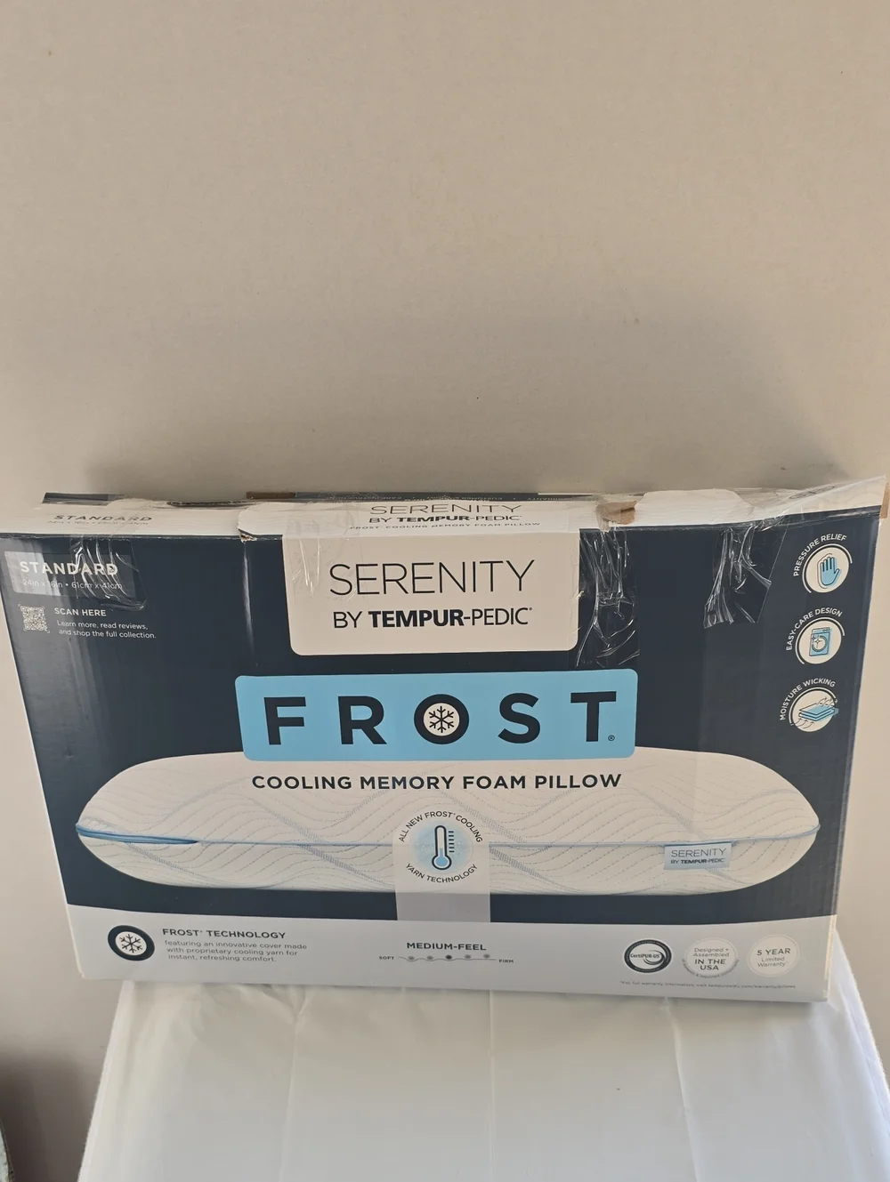 Frost Cooling Memory Foam Pillow - White/Blue